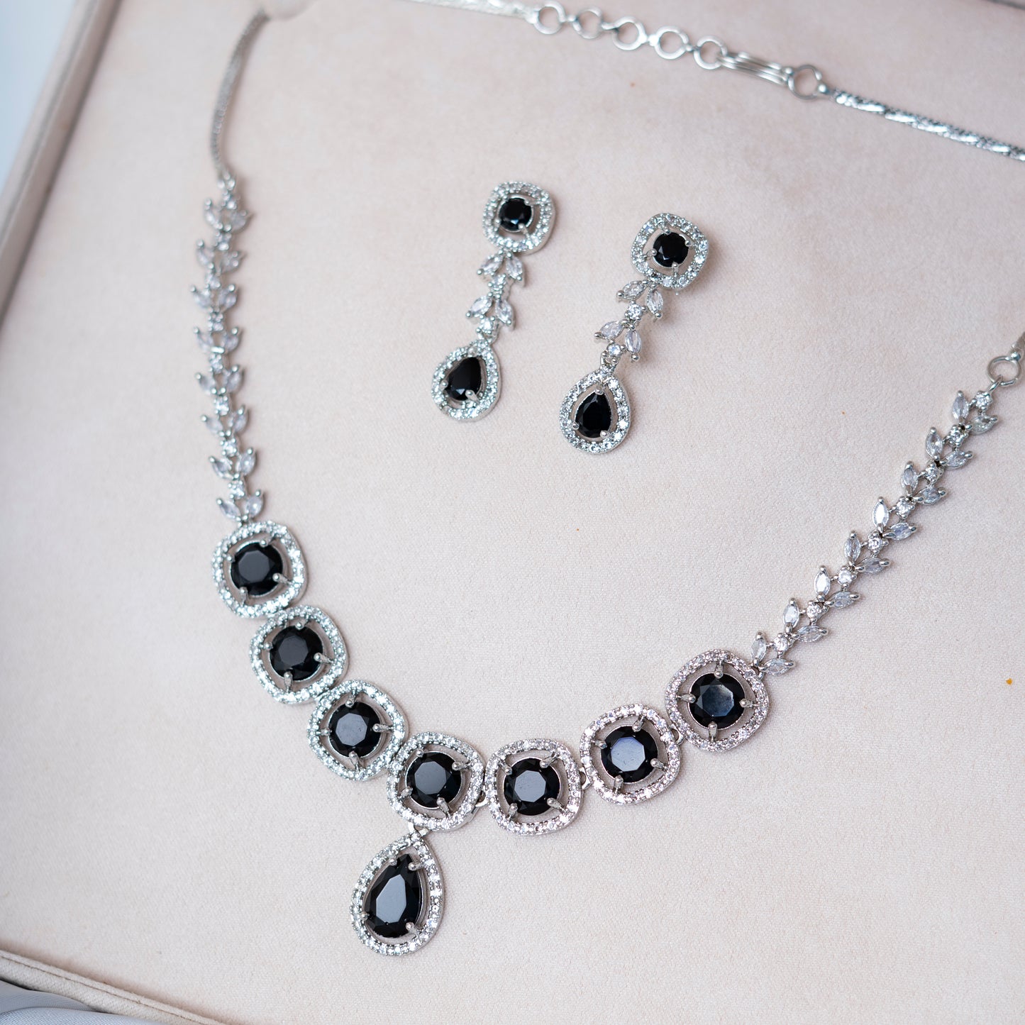 Black Crystals Necklace Set