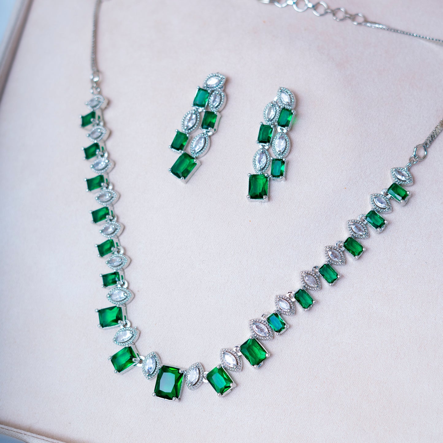 Green Necklace Set