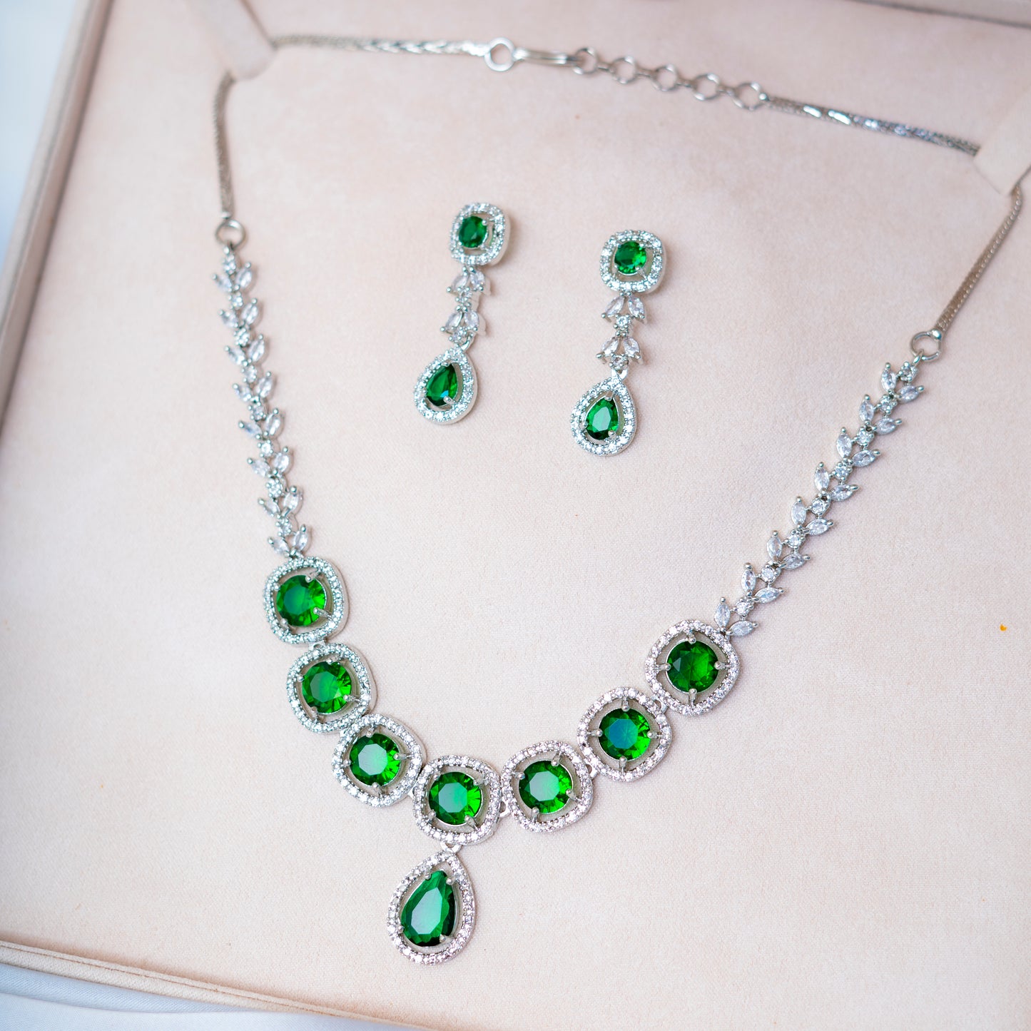 Green Crystals Necklace Set