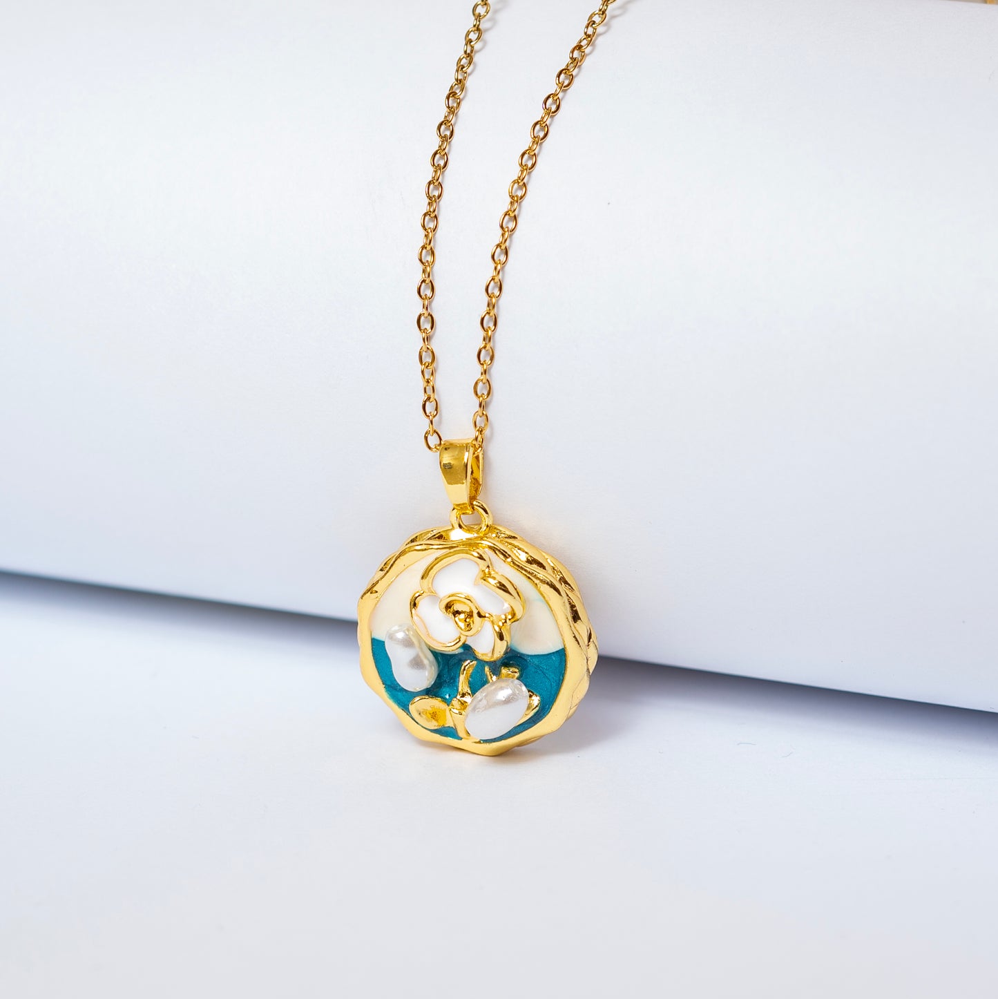 Blue n White Pendant