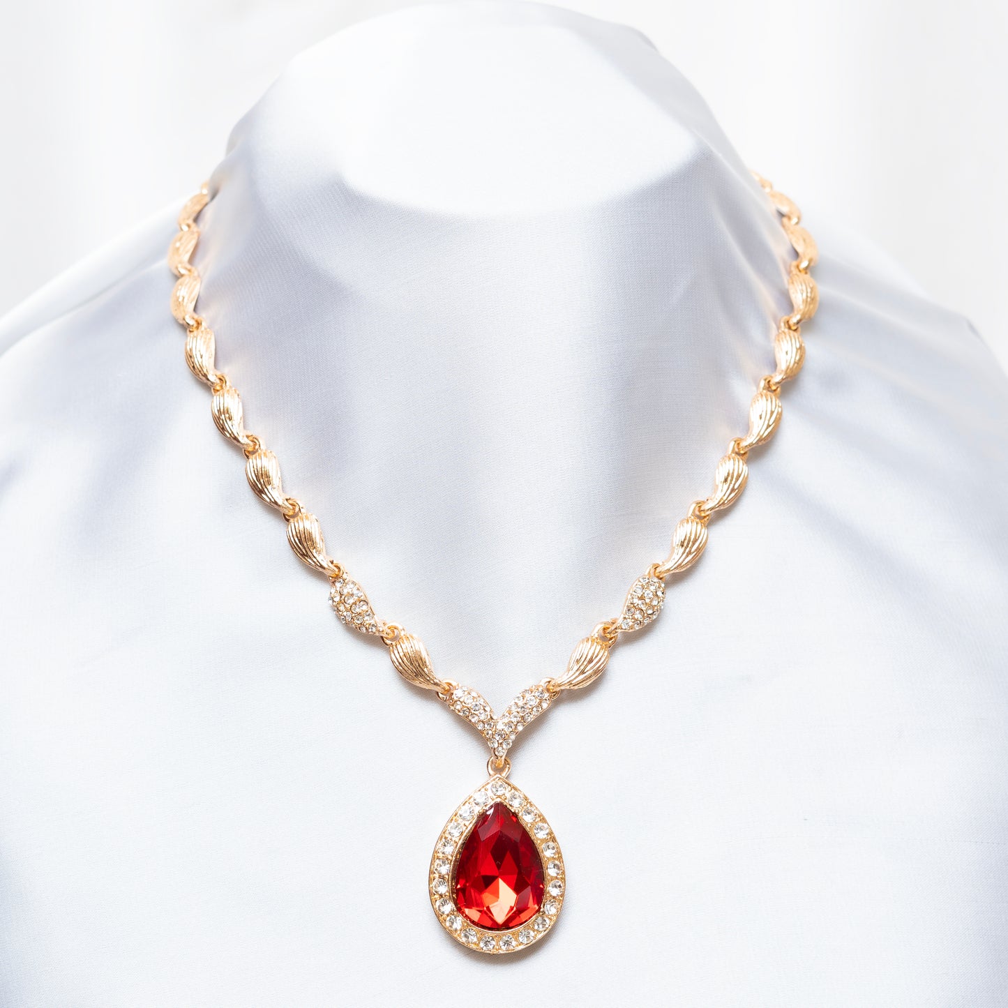 Red Crystals Necklace Set