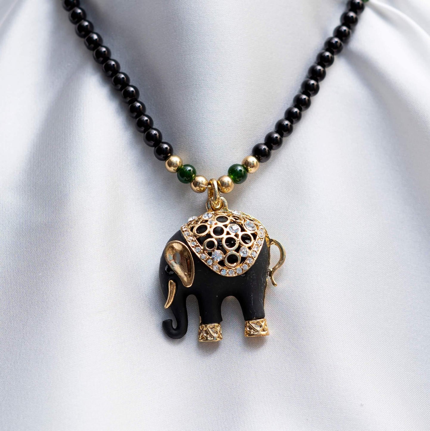 Black Elephant Pendant / Maala - Look Richie