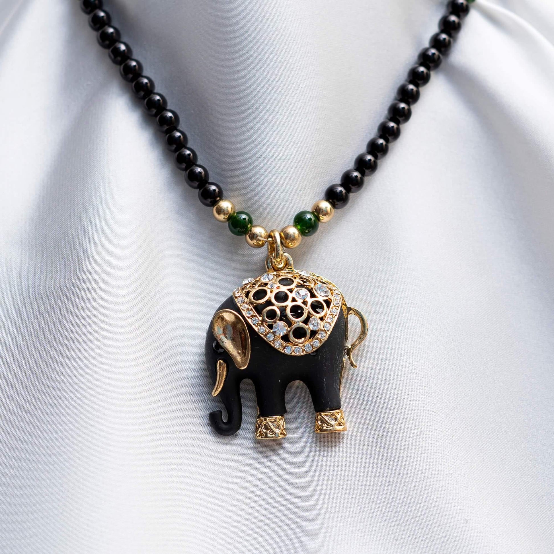 Black Elephant Pendant / Maala - Look Richie